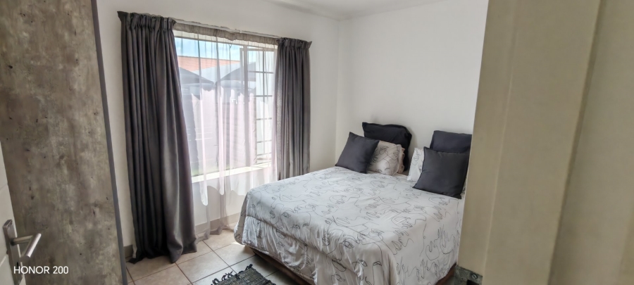 4 Bedroom Property for Sale in Monavoni Gauteng