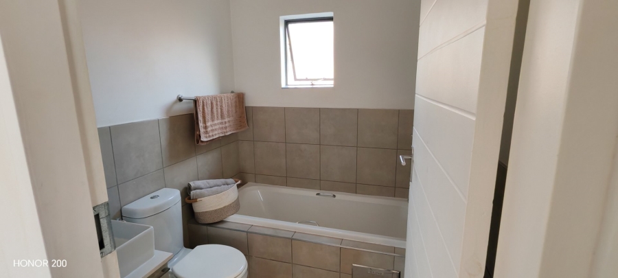 4 Bedroom Property for Sale in Monavoni Gauteng