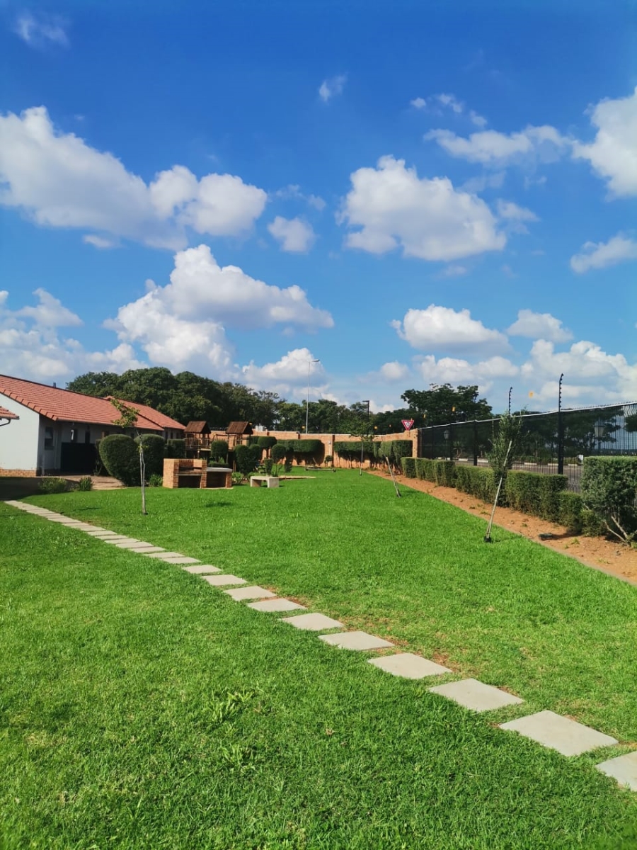 4 Bedroom Property for Sale in Monavoni Gauteng