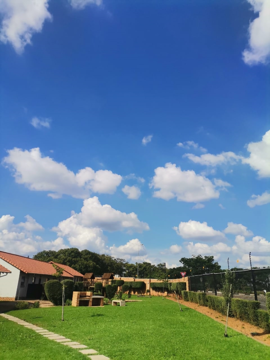 4 Bedroom Property for Sale in Monavoni Gauteng