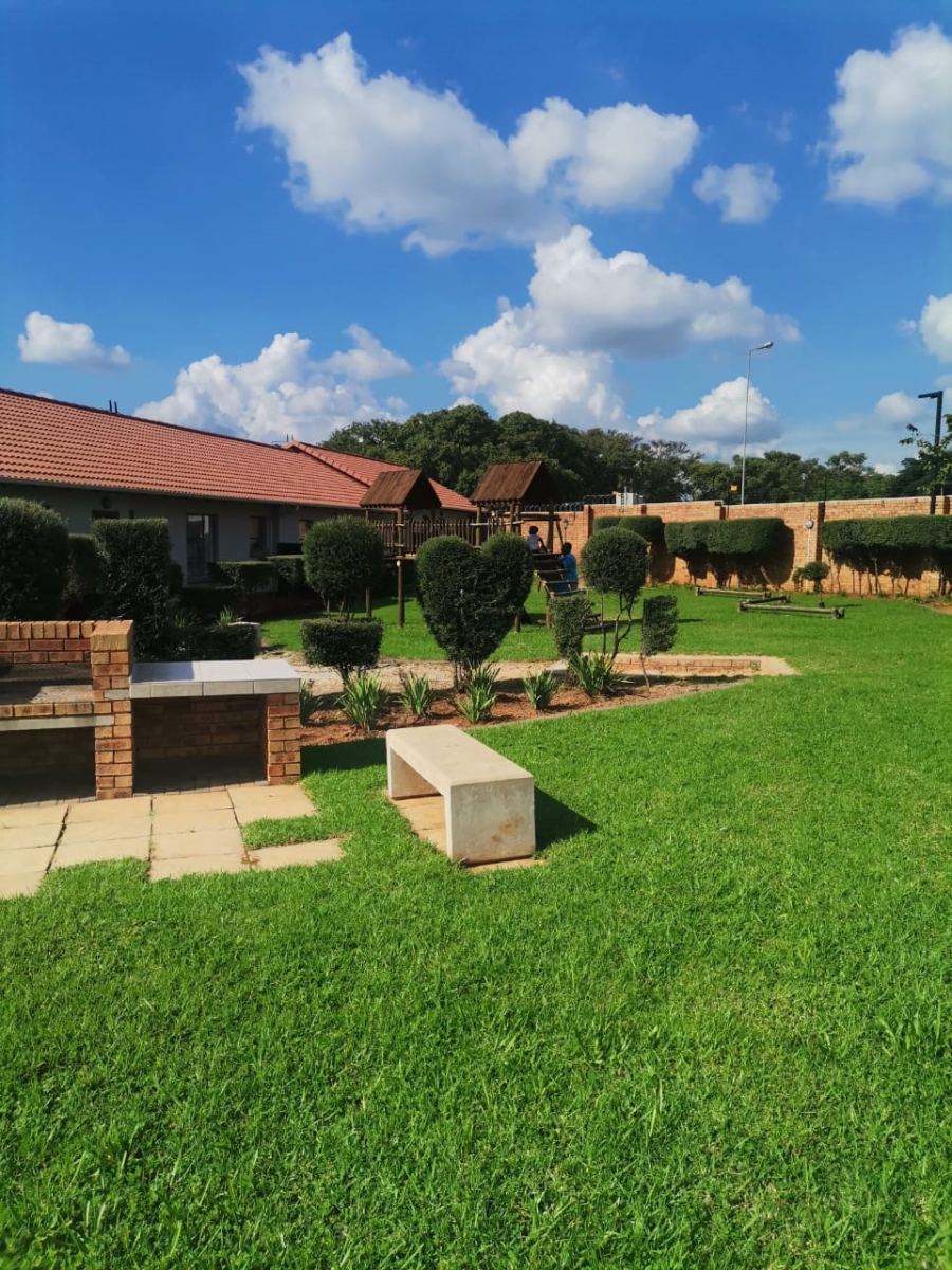 4 Bedroom Property for Sale in Monavoni Gauteng