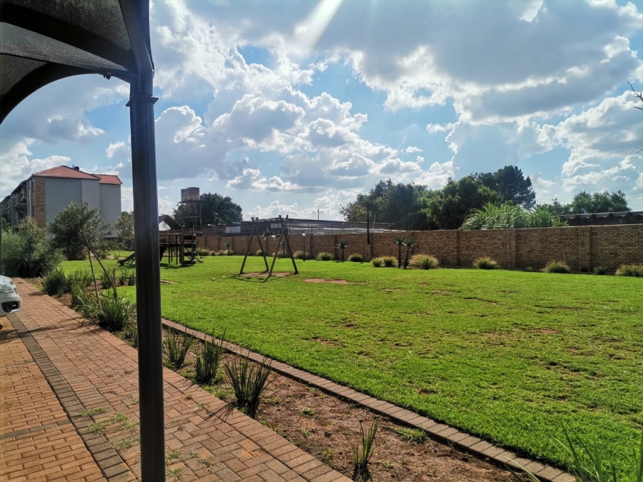 4 Bedroom Property for Sale in Monavoni Gauteng