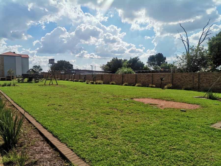 4 Bedroom Property for Sale in Monavoni Gauteng