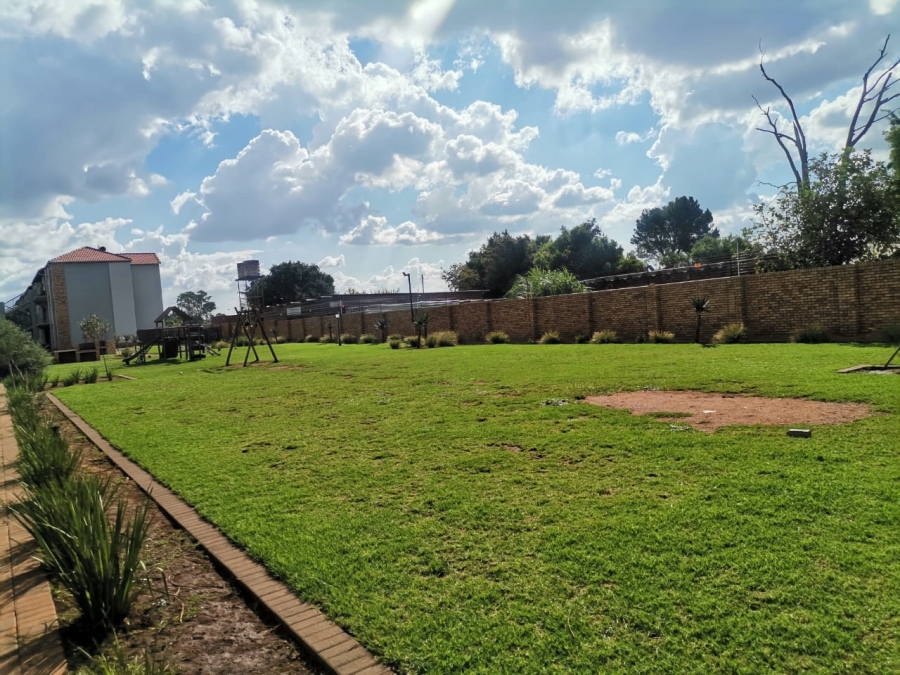 4 Bedroom Property for Sale in Monavoni Gauteng