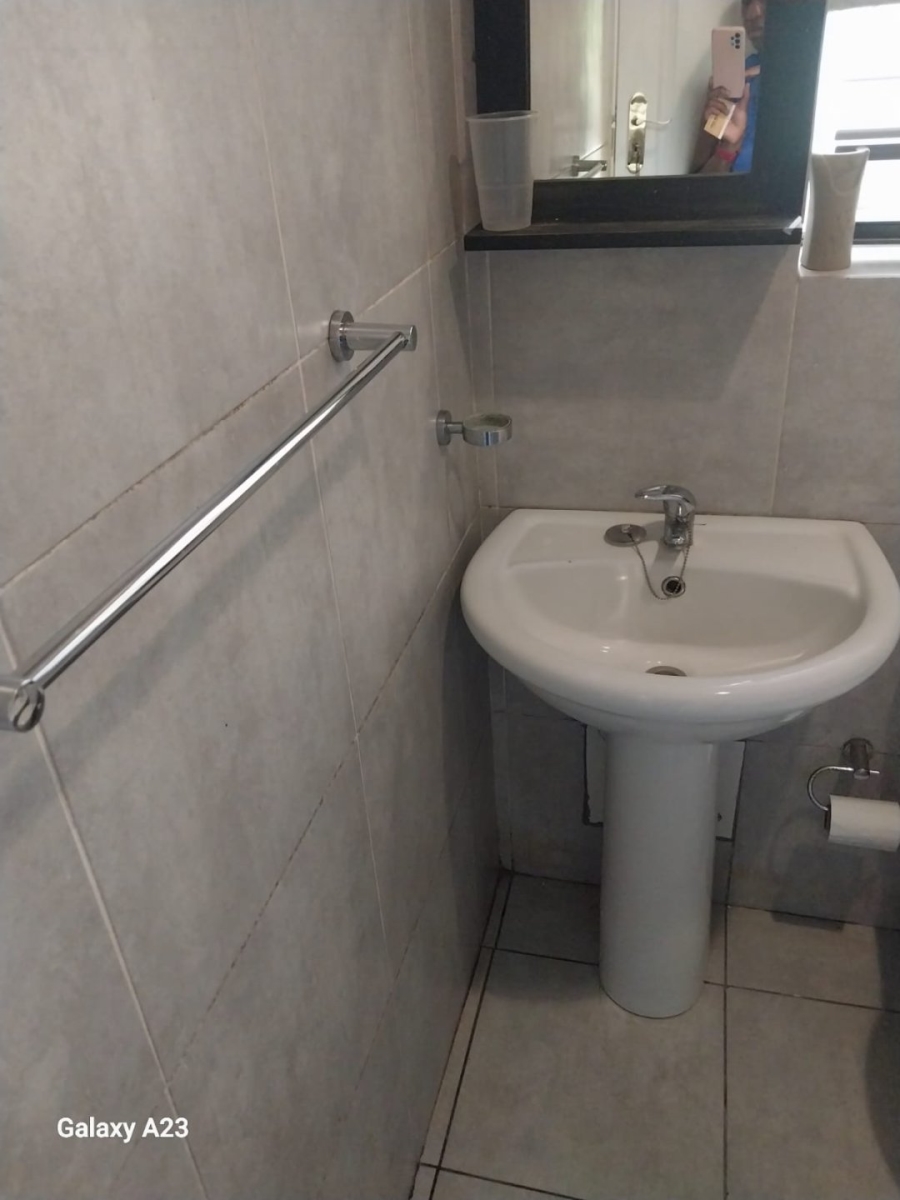 To Let 1 Bedroom Property for Rent in Sandton Central Gauteng