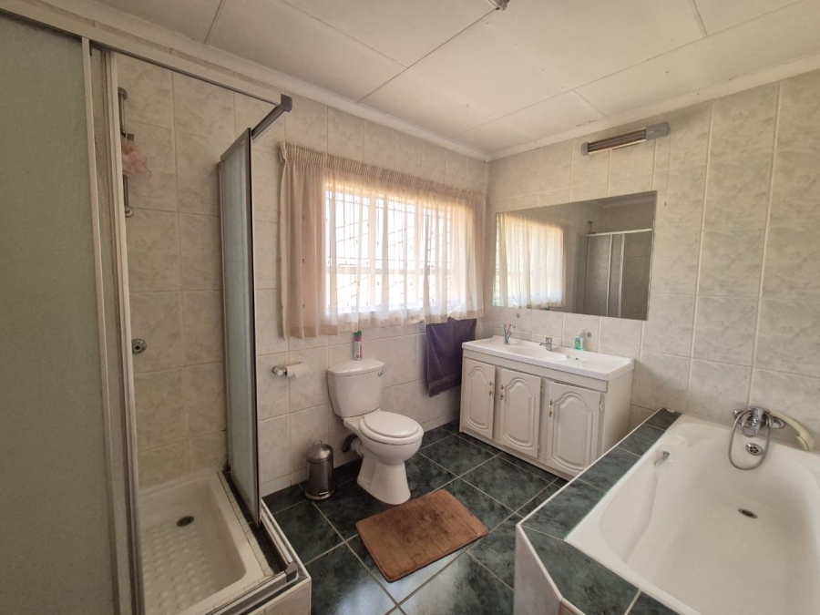 4 Bedroom Property for Sale in Vanderbijlpark SE 3 Gauteng