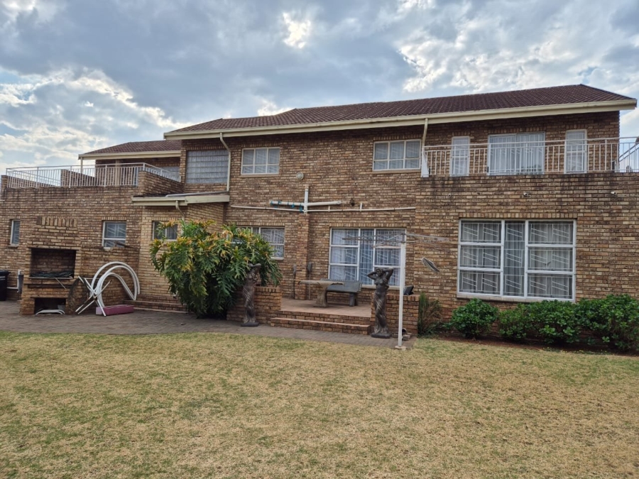 4 Bedroom Property for Sale in Vanderbijlpark SE 3 Gauteng