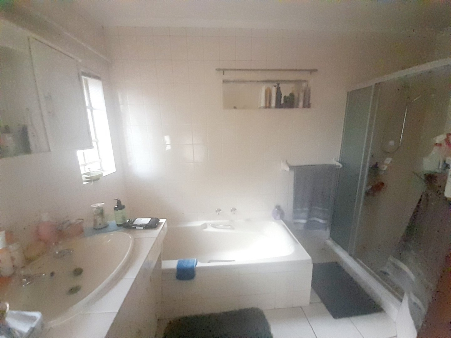 5 Bedroom Property for Sale in Lyttelton Manor Gauteng