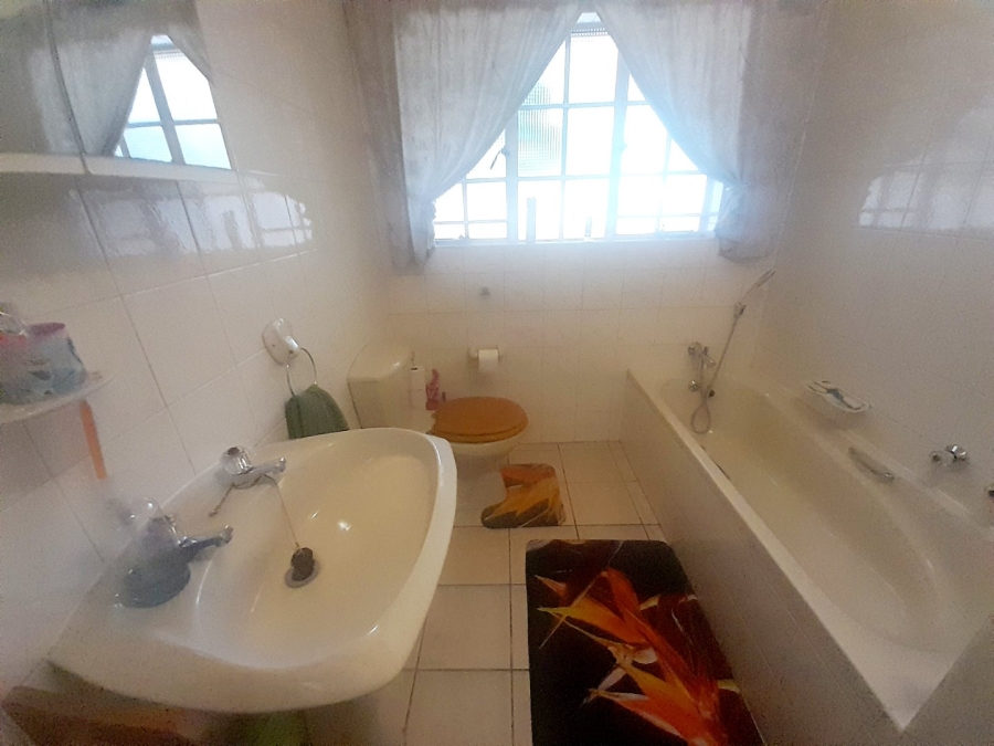 5 Bedroom Property for Sale in Lyttelton Manor Gauteng