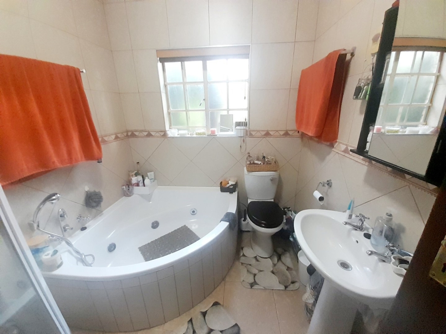 5 Bedroom Property for Sale in Lyttelton Manor Gauteng