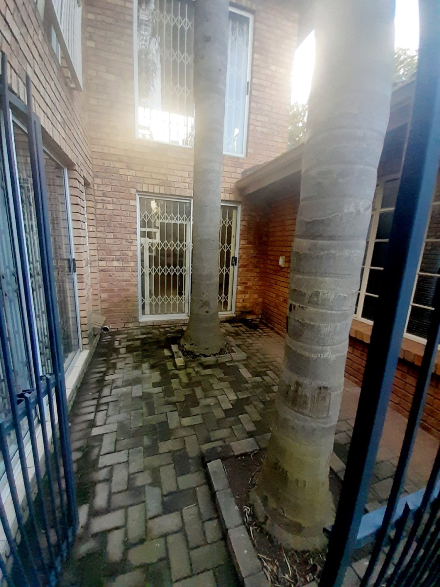 5 Bedroom Property for Sale in Lyttelton Manor Gauteng