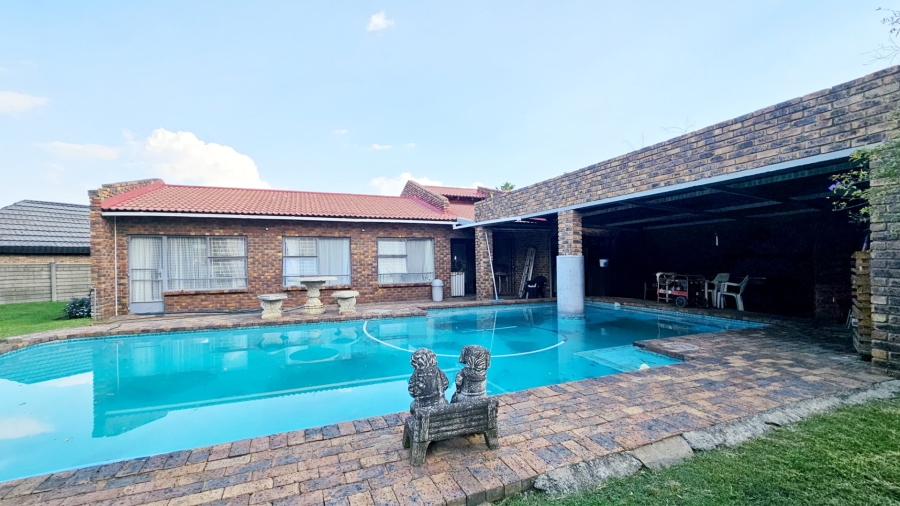 3 Bedroom Property for Sale in Falcon Ridge Gauteng