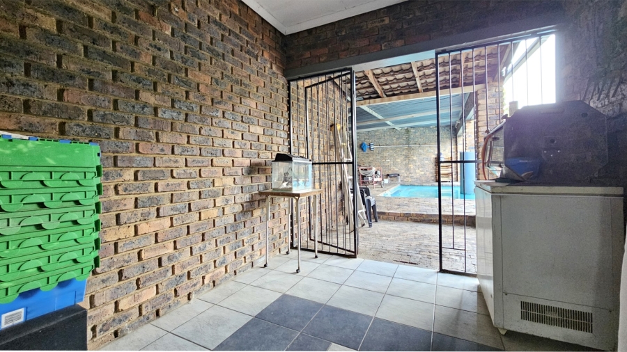 3 Bedroom Property for Sale in Falcon Ridge Gauteng