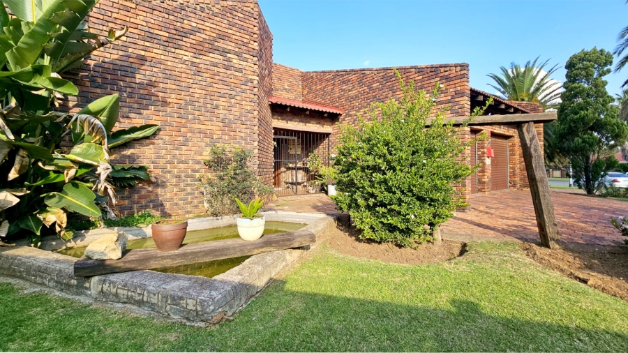 3 Bedroom Property for Sale in Falcon Ridge Gauteng