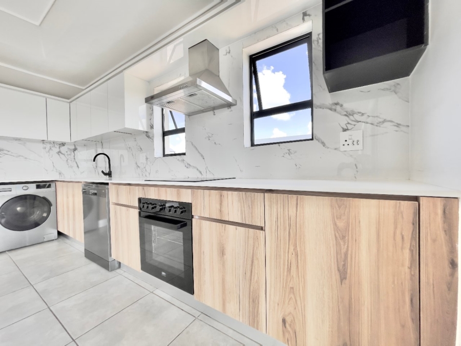 To Let 2 Bedroom Property for Rent in Waterfall Gauteng