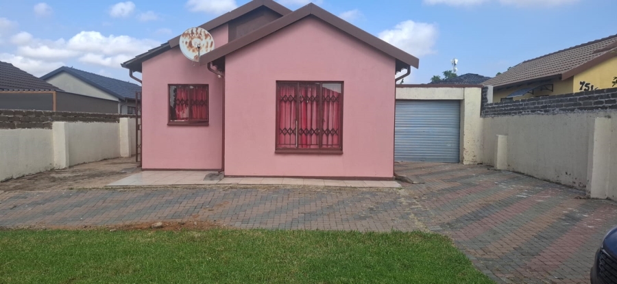 To Let 3 Bedroom Property for Rent in Lotus Gardens Gauteng