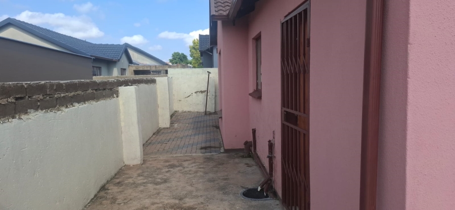 To Let 3 Bedroom Property for Rent in Lotus Gardens Gauteng