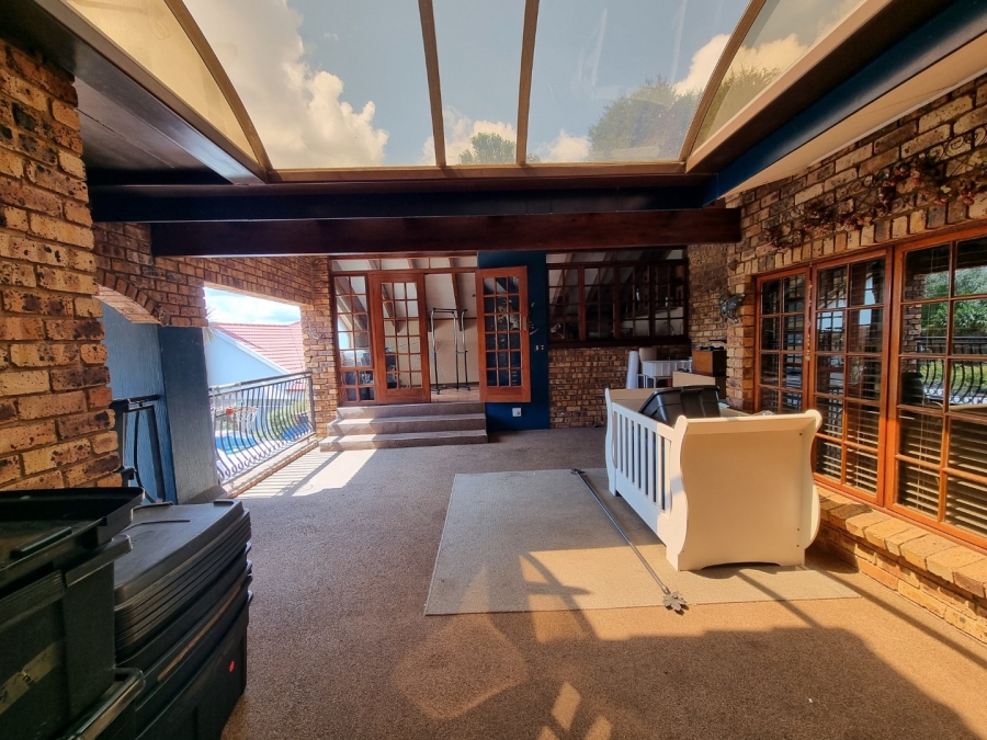 6 Bedroom Property for Sale in Zwartkop Gauteng