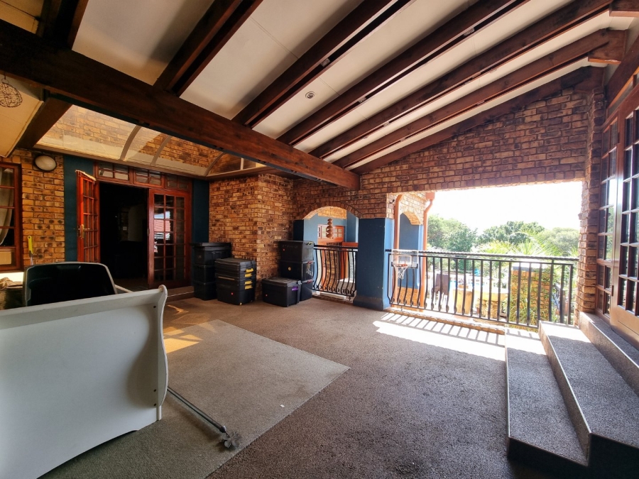 6 Bedroom Property for Sale in Zwartkop Gauteng