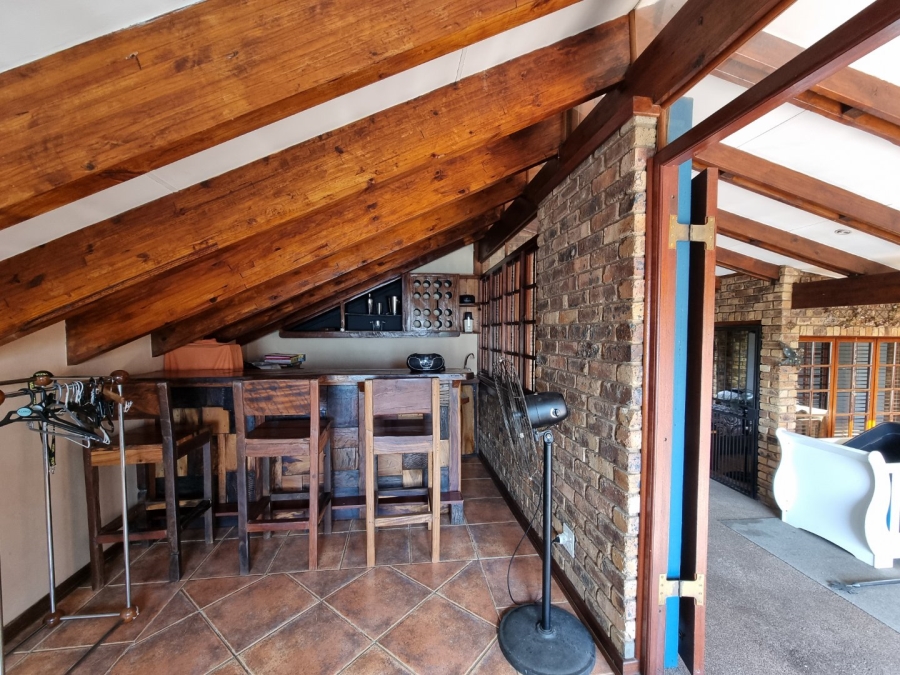 6 Bedroom Property for Sale in Zwartkop Gauteng