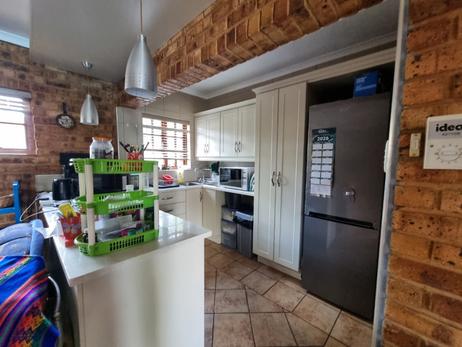 6 Bedroom Property for Sale in Zwartkop Gauteng