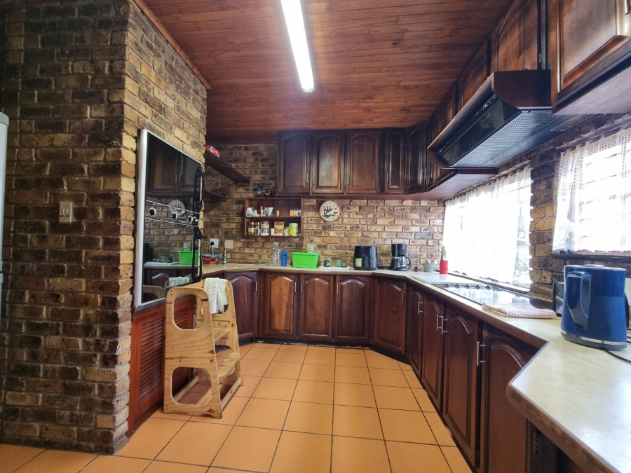 6 Bedroom Property for Sale in Zwartkop Gauteng