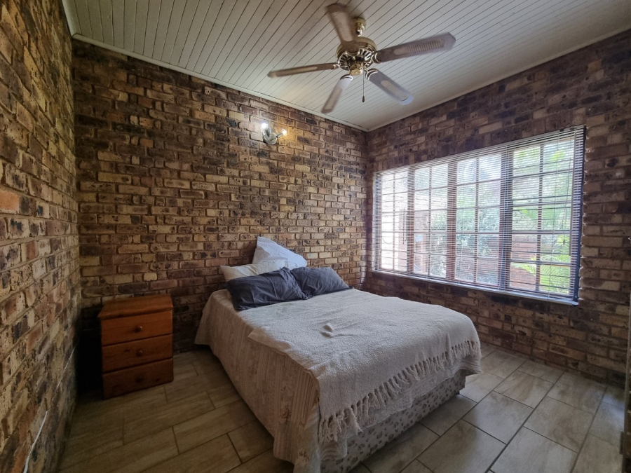 6 Bedroom Property for Sale in Zwartkop Gauteng