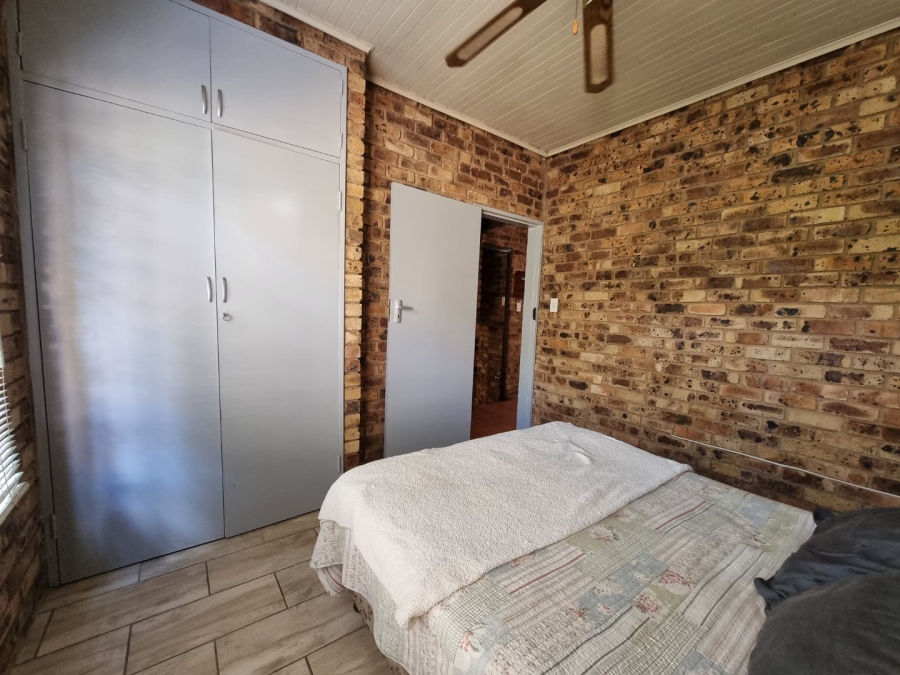 6 Bedroom Property for Sale in Zwartkop Gauteng