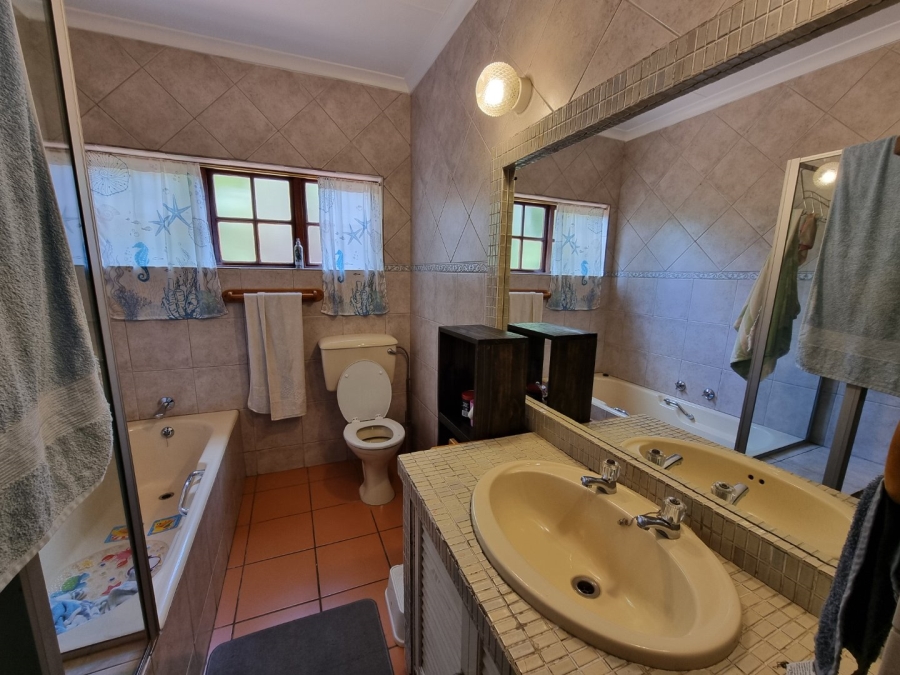 6 Bedroom Property for Sale in Zwartkop Gauteng