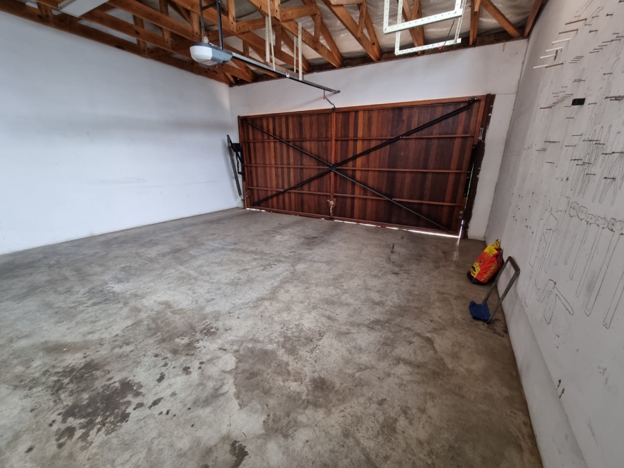 6 Bedroom Property for Sale in Zwartkop Gauteng