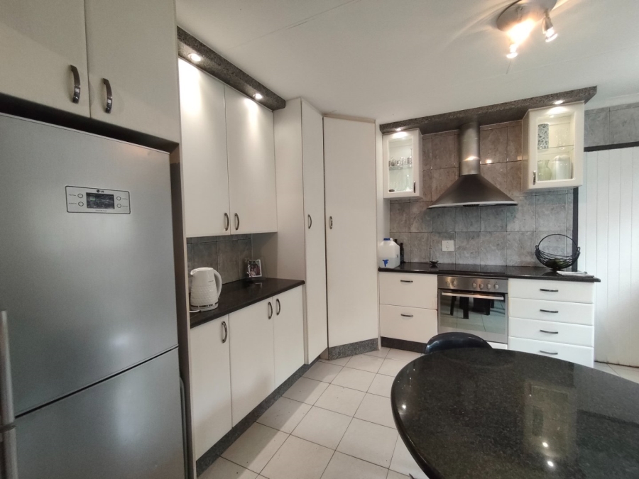 To Let 3 Bedroom Property for Rent in Weltevreden Park Gauteng