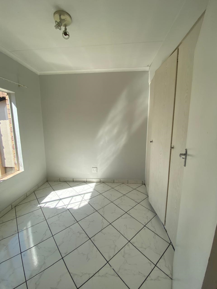  Bedroom Property for Sale in Equestria Gauteng