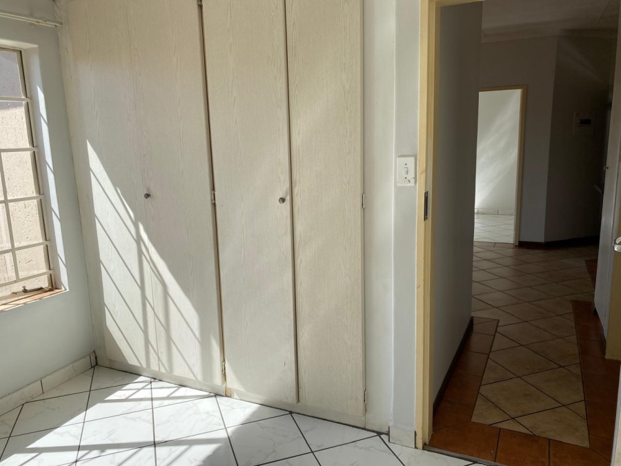  Bedroom Property for Sale in Equestria Gauteng