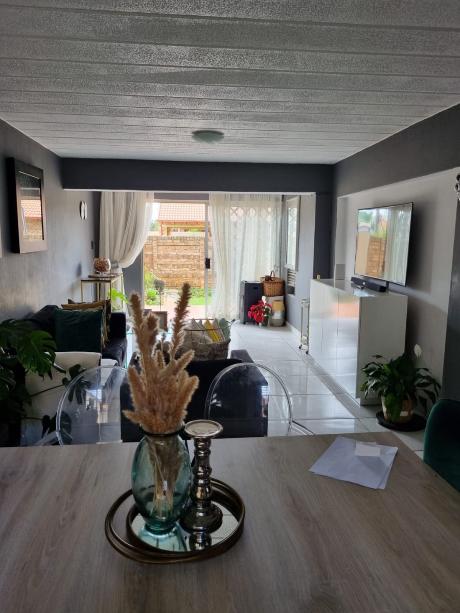  Bedroom Property for Sale in Moreleta Park Gauteng