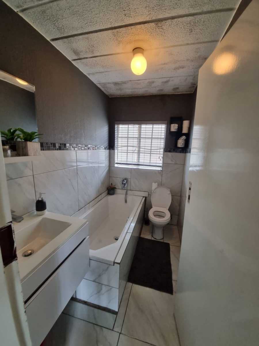  Bedroom Property for Sale in Moreleta Park Gauteng