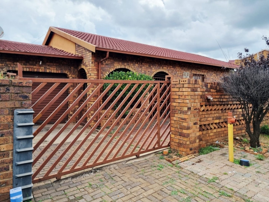 3 Bedroom Property for Sale in Vosloorus Ext 2 Gauteng