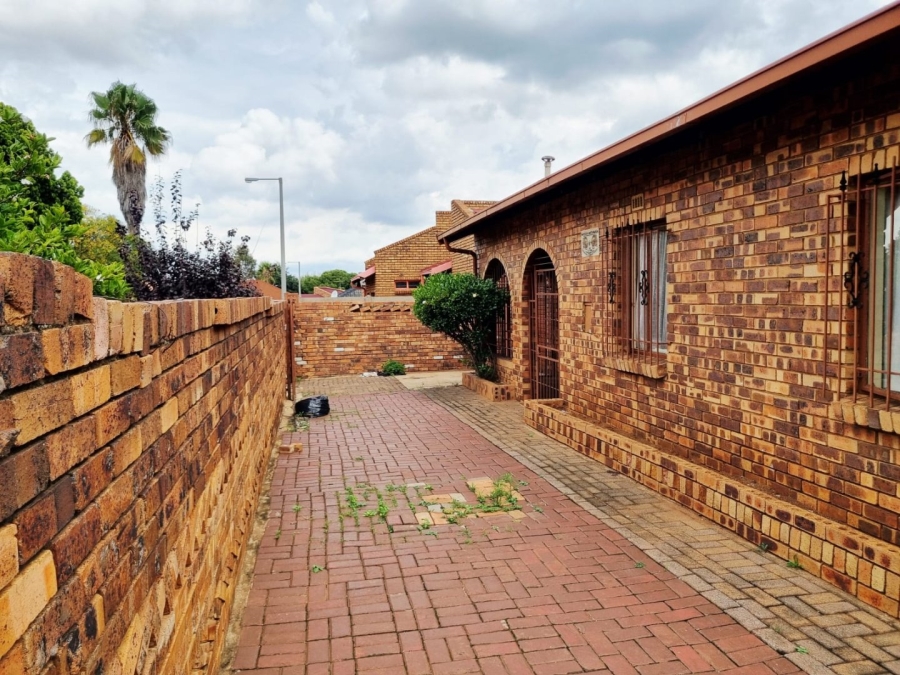 3 Bedroom Property for Sale in Vosloorus Ext 2 Gauteng