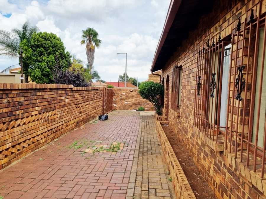 3 Bedroom Property for Sale in Vosloorus Ext 2 Gauteng