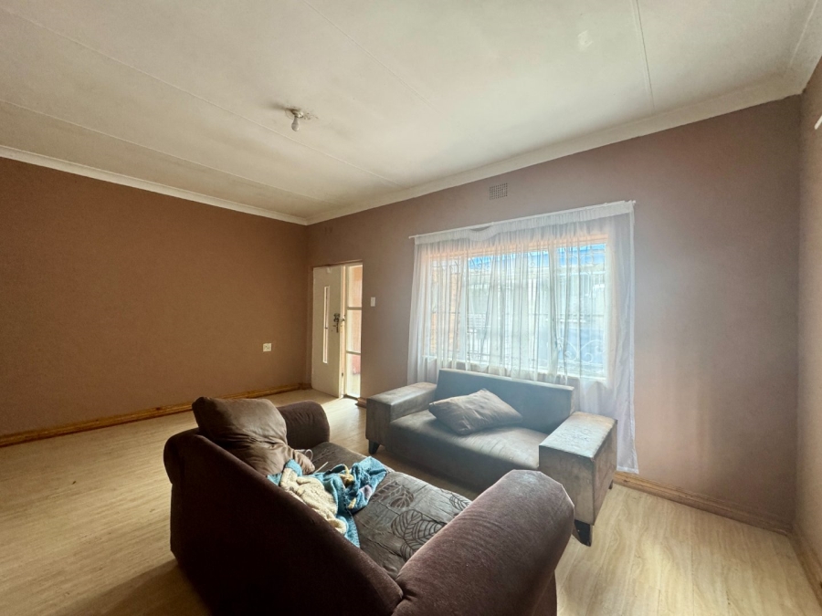 8 Bedroom Property for Sale in Lyttelton Manor Gauteng