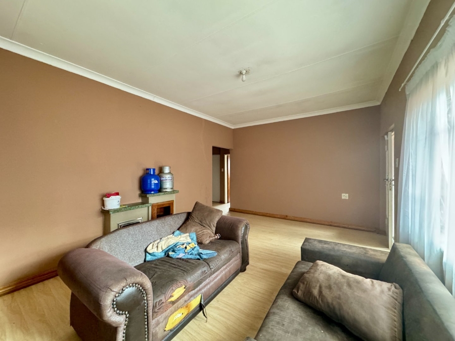 8 Bedroom Property for Sale in Lyttelton Manor Gauteng