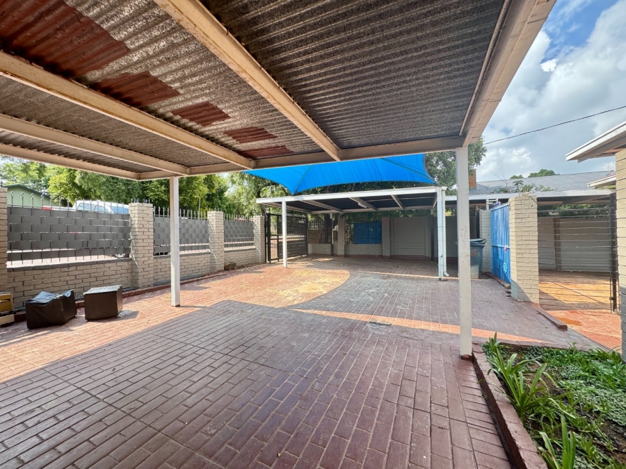 8 Bedroom Property for Sale in Lyttelton Manor Gauteng