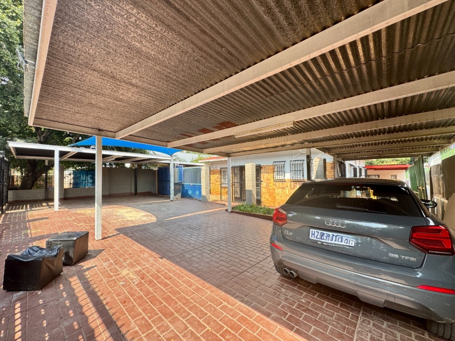 8 Bedroom Property for Sale in Lyttelton Manor Gauteng