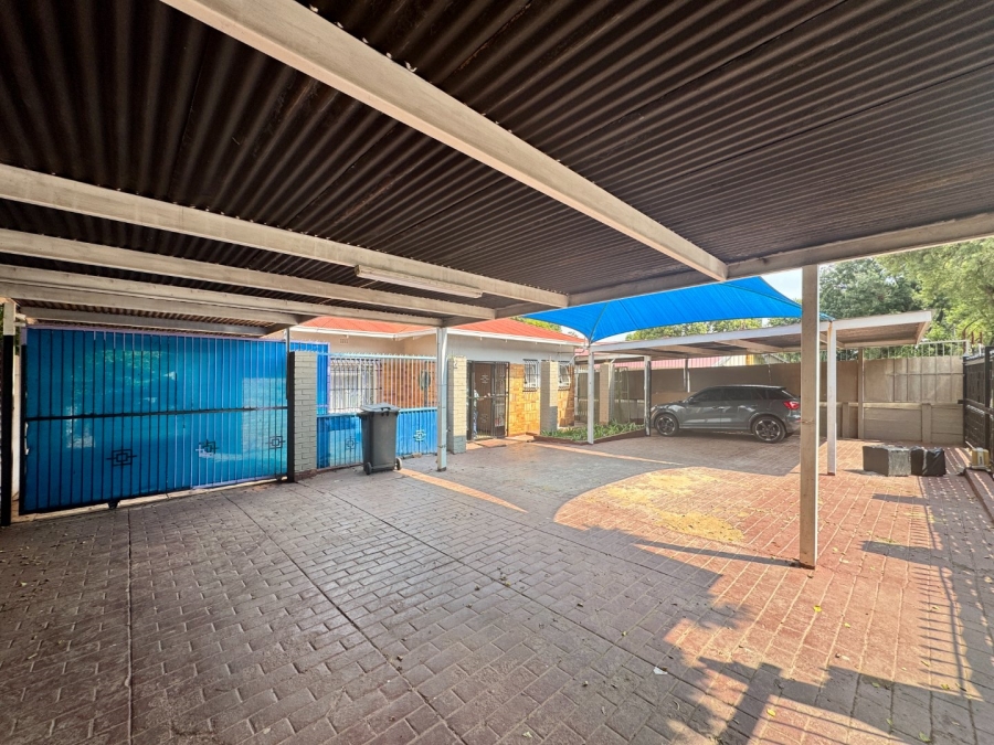 8 Bedroom Property for Sale in Lyttelton Manor Gauteng