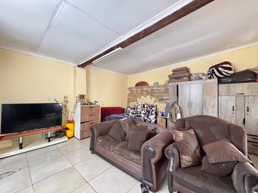 8 Bedroom Property for Sale in Lyttelton Manor Gauteng