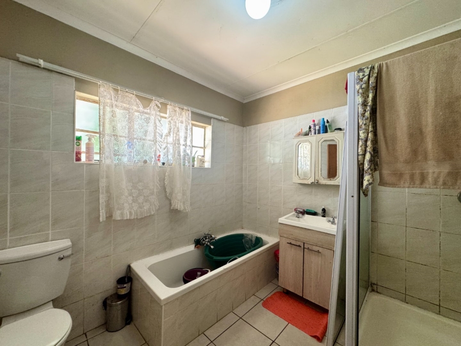 8 Bedroom Property for Sale in Lyttelton Manor Gauteng