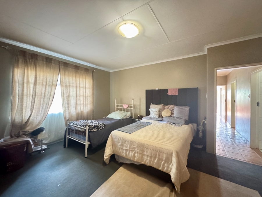 8 Bedroom Property for Sale in Lyttelton Manor Gauteng