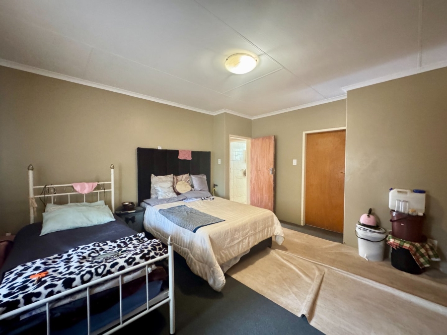 8 Bedroom Property for Sale in Lyttelton Manor Gauteng