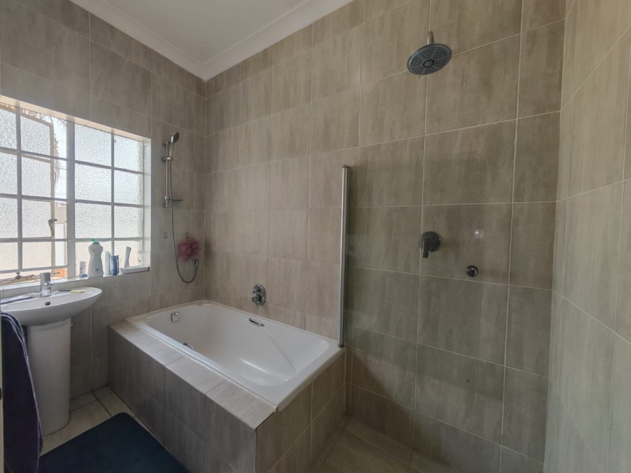 3 Bedroom Property for Sale in Wychwood Gauteng