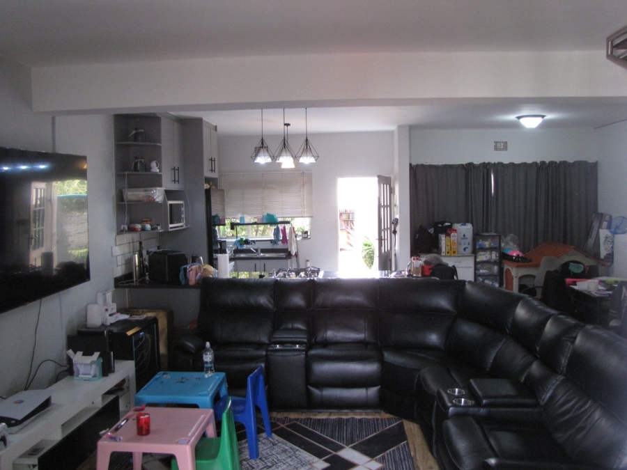 2 Bedroom Property for Sale in Farrarmere Gauteng