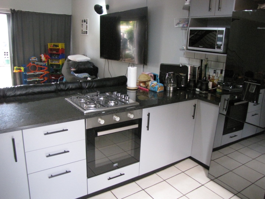 2 Bedroom Property for Sale in Farrarmere Gauteng